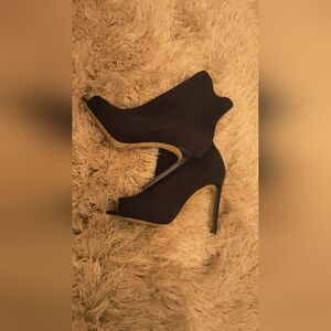 Aldo boots 8👠. In very good condition. Elastic black fabric .Very classy style